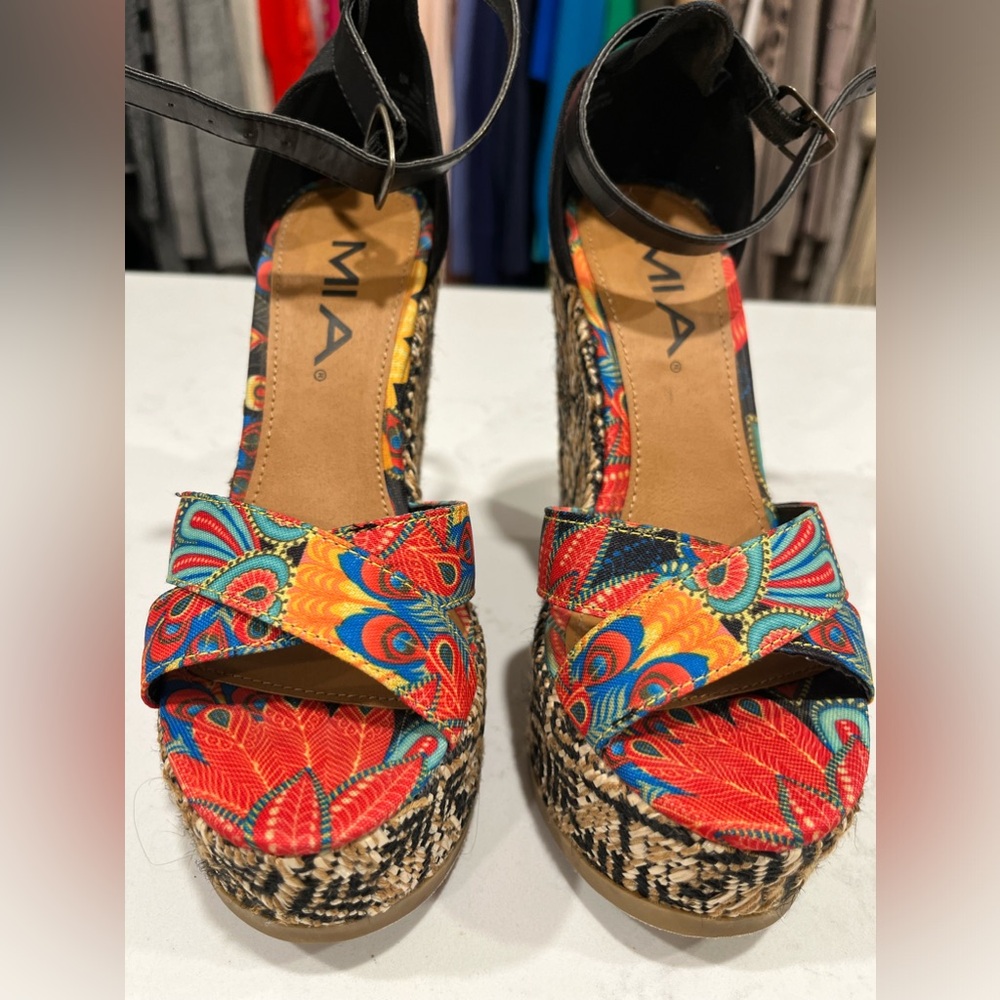 MIA Multi Color Wedges, Canvas and Raffia. Size 6